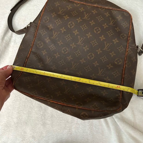 Louis Vuitton Brown Monogram  woman’s crossbody /travel bag large - Picture 12 of 16